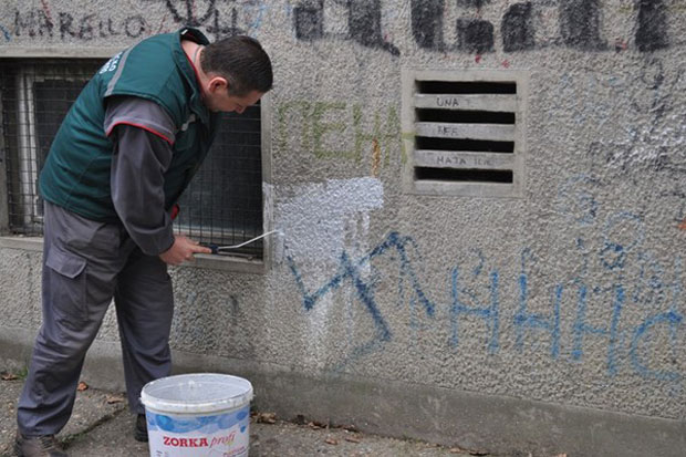 ПОРУКЕ МРЖЊЕ У НОВОМ САДУ: Кукасти крстови највећа увреда